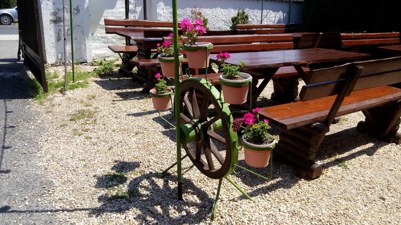 Feherlo Vendeghaz & Restaurant Buk Exterior photo